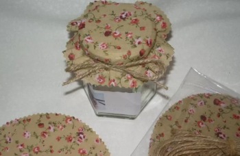 50 x BEIGE fabric lid cocers includes bands, labels & twine