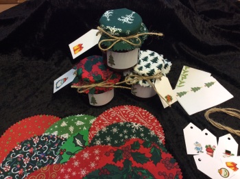 20 Assorted Xmas Covers includes bands labels twine & tags