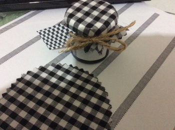 X 50 BLACK gingham  Includes labels,bands,twine & tags  (will fit 1oz 1.5oz 45g jars) 