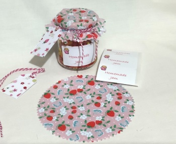 stawberry print fabric pack includes labels, twine ,bands & tags x 6