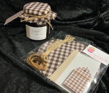 6 x  gingham BROWN  with matching tags, twine and labels (BUY 3 GET ONE PACK FREE)