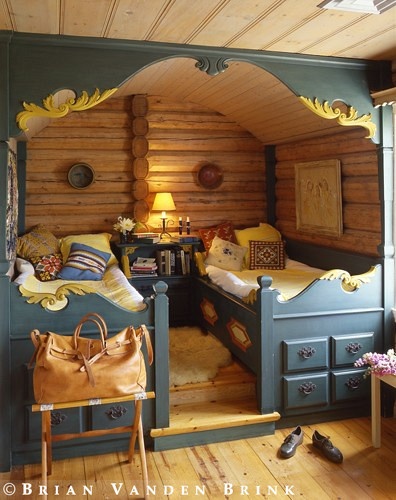 Chalet Interior 14: Painted Bedroom cefc23e9889529439ce4322c9276820f