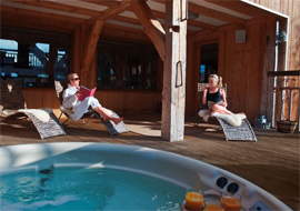 Chalet Interior 14: Ferme jaccuzi indentheader_summer_summerparties1-1