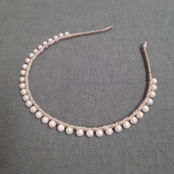 PERLAU | Simple and Elegant Pearl Bridal Headband