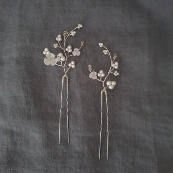 WYNNE Pair of Delicate Floral and Pearl Bridal Hair Pins