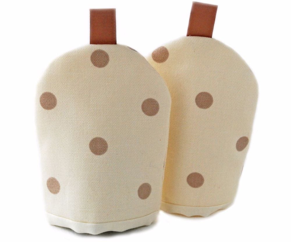 Little egg cosy in cream and taupe spots design
