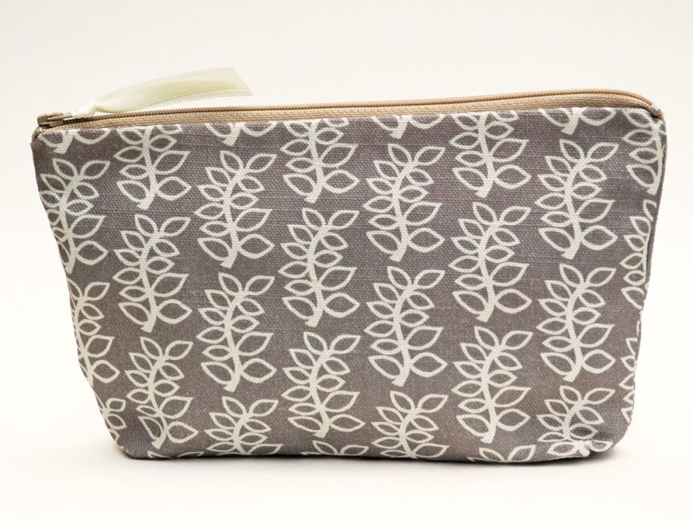 Medium pouch in stone leaves design