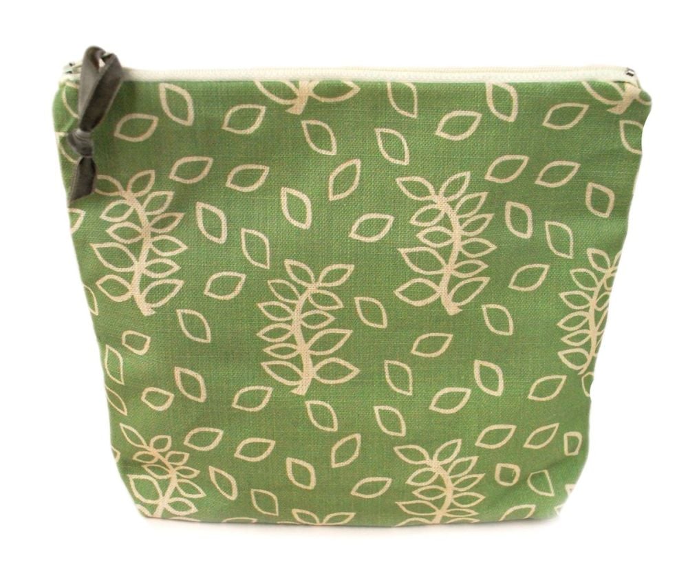 Large pouch in green leaves design