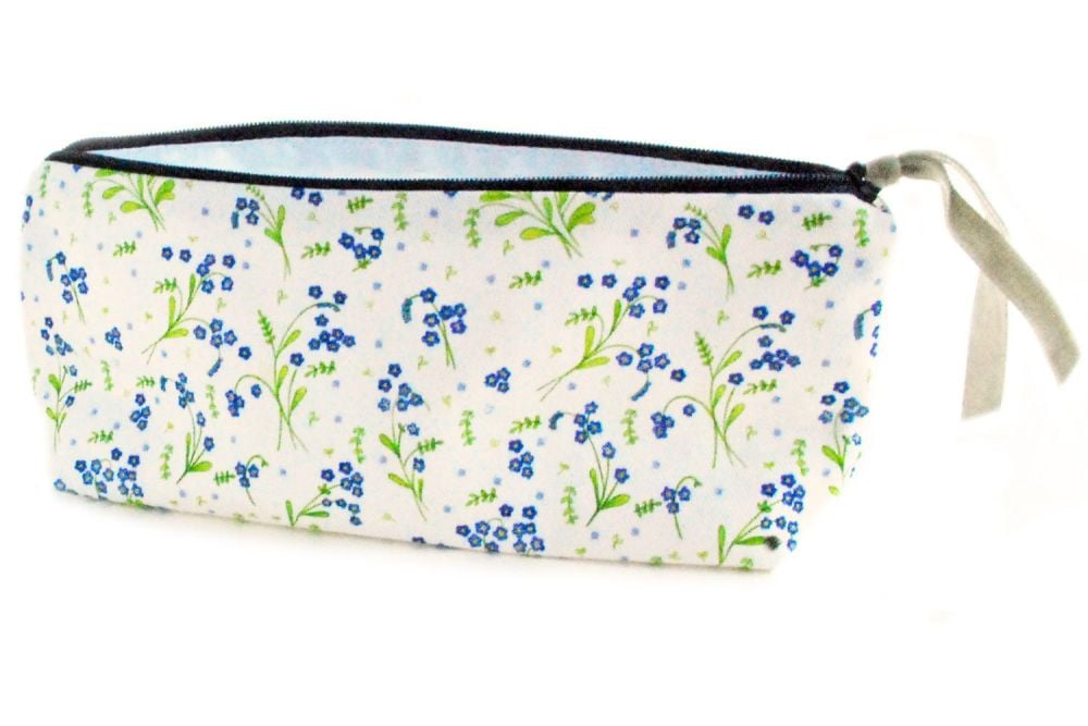 Small pouch in Forget-Me-Not design