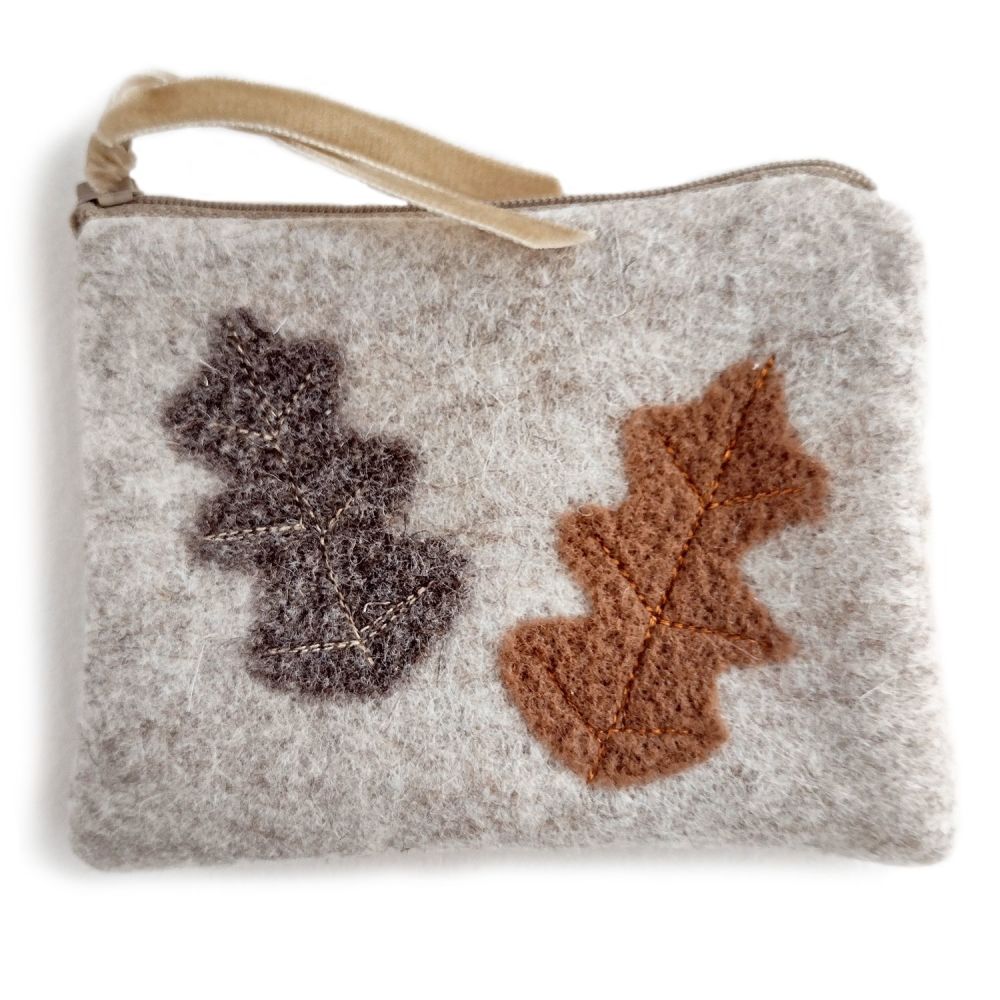 Woolfelt purse in natural with oak leaves