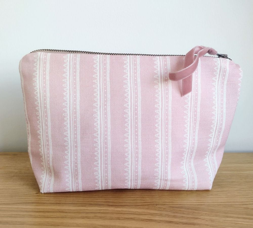 Aubray linen medium cosmetic pouch in blush