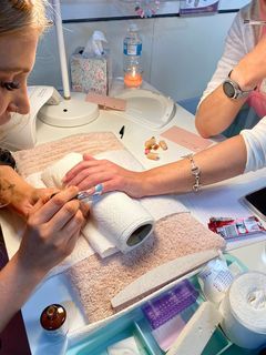 Complete Professional NAIL TECH COURSE £1200 (£1100 in Jan/Feb)  (4 WEEKS)