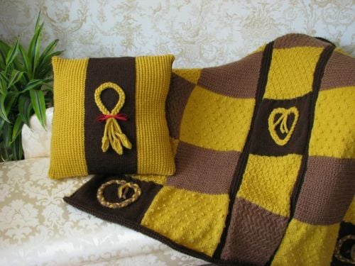 Seasonal Cushion Cover & Throw Pattern - Wheat Plait