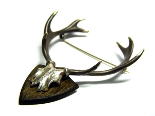 Oh Deer Trophy brooch