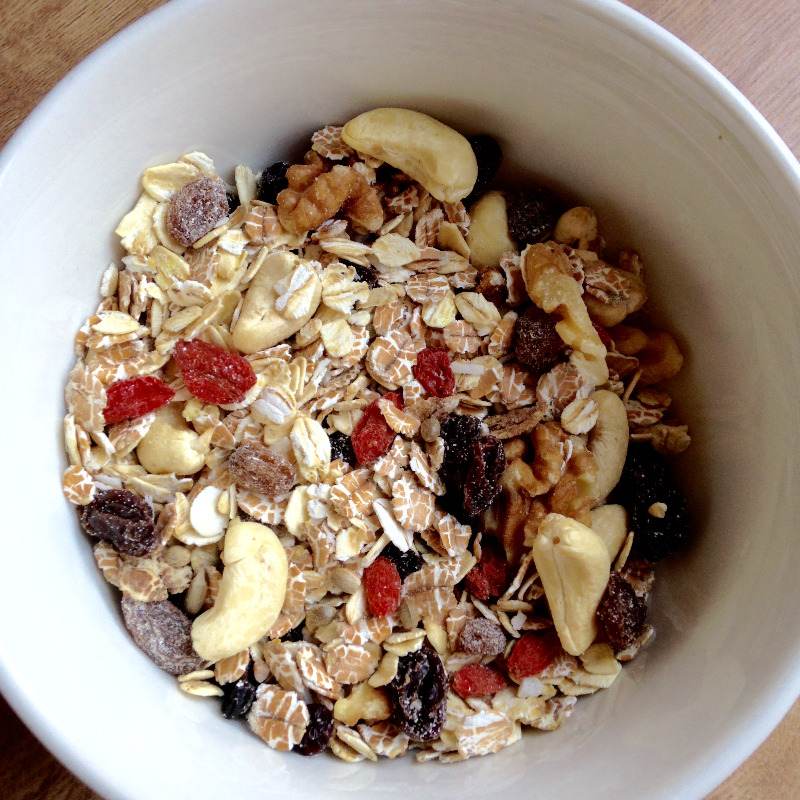 diy super muesli - lylia rose superfood food blogger uk - goji berries oats