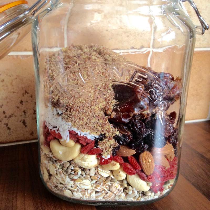 diy super muesli - lylia rose superfood food blogger uk - goji berries oats