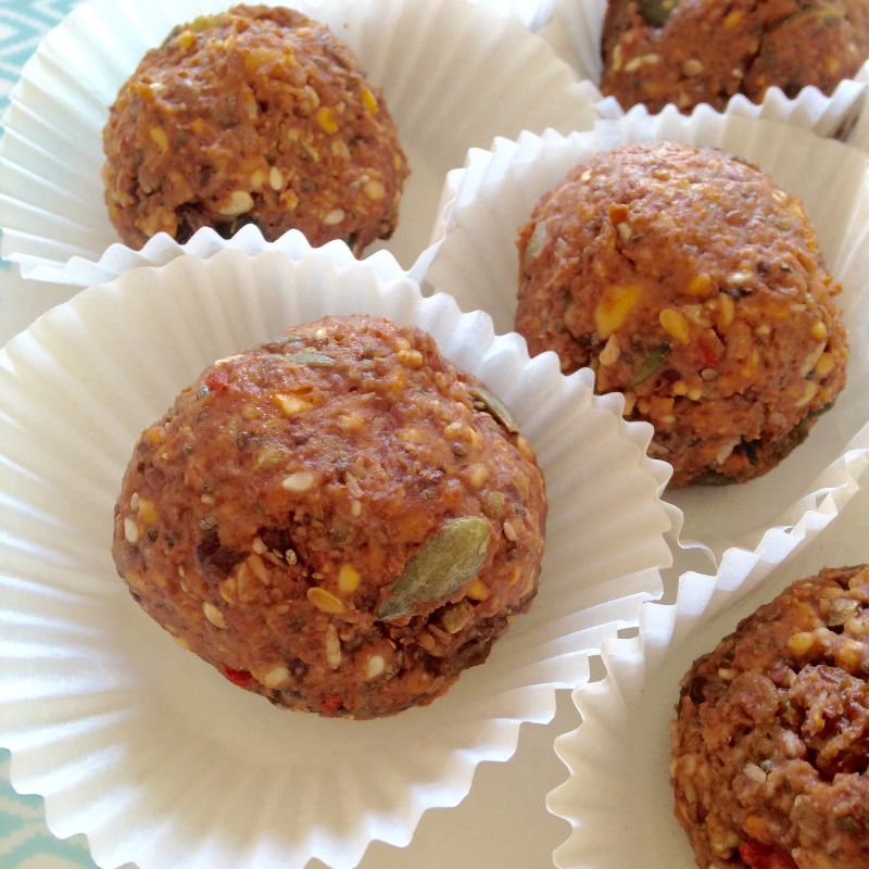 peanut butter protein bites balls homemade easy recipe raw food blogger lyl