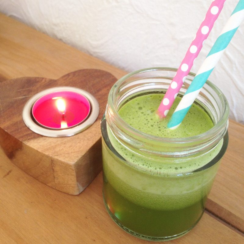 galia melon kale spinach kiwi green juice recipe - lylia rose food blogger