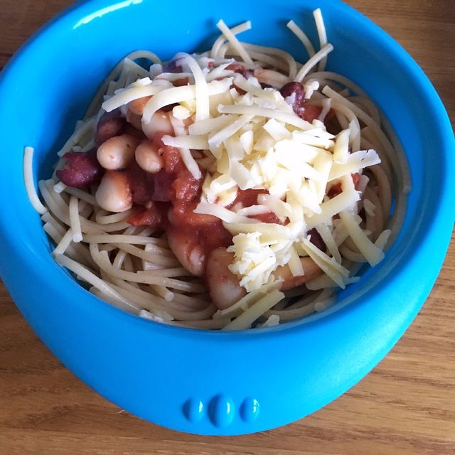 Bella age four makes spaghetti chilli chef cook child lylia rose uk blog pa