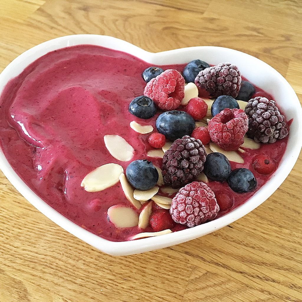 Indigo Herbs Superfood Powder Blends Review and Vegan Berry Smoothie Bowl R