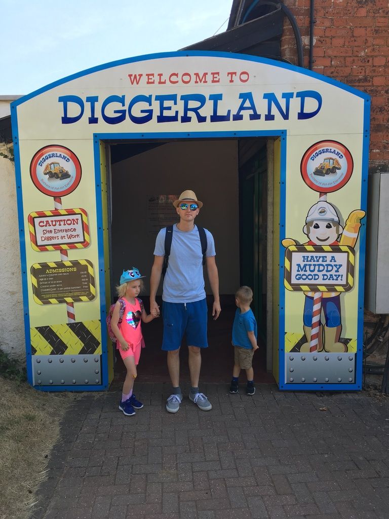 photo of the entrance to diggerland devon for blog post July 2018 Monthly F