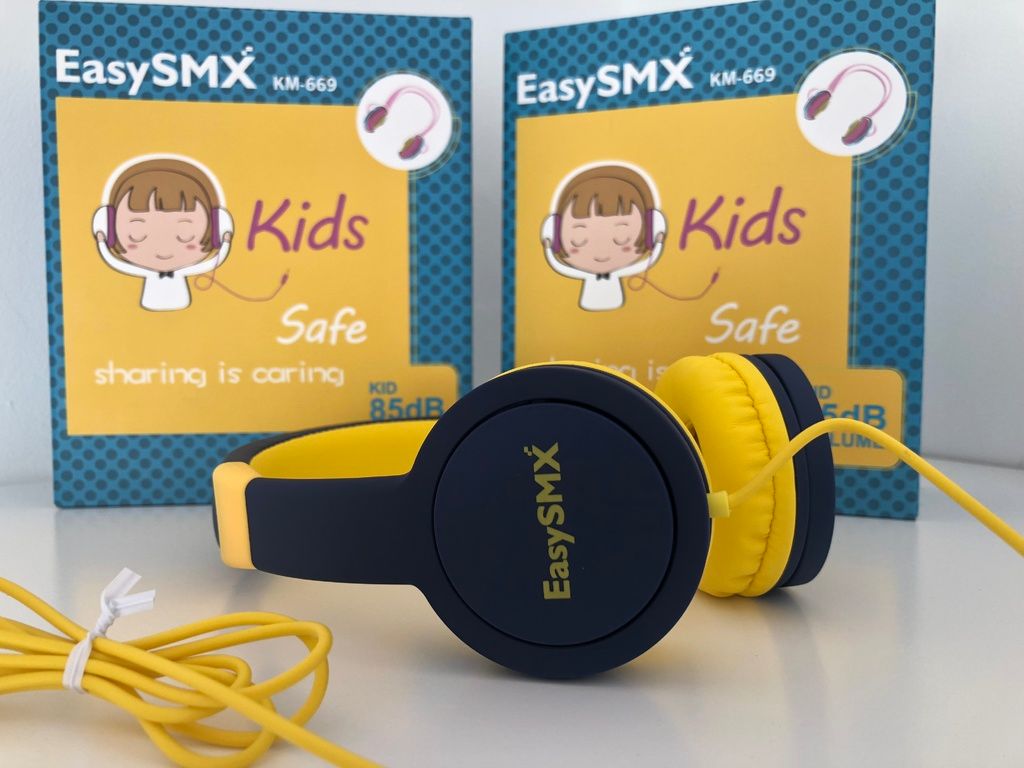 EasySMX kids headphones review for travel and play boys