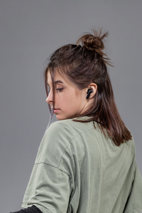 Mobi AI-powered wireless earbuds fully funded in one hour on Kickstarter