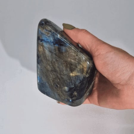 Madagascar Labradorite Large Stone (approx 550-750gms  110-140mm)