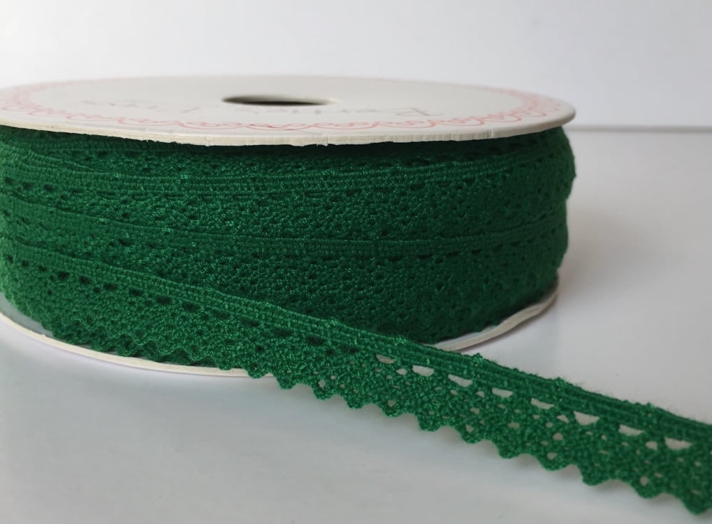 Scalloped Edge Lace Trim 10mm - Christmas Green