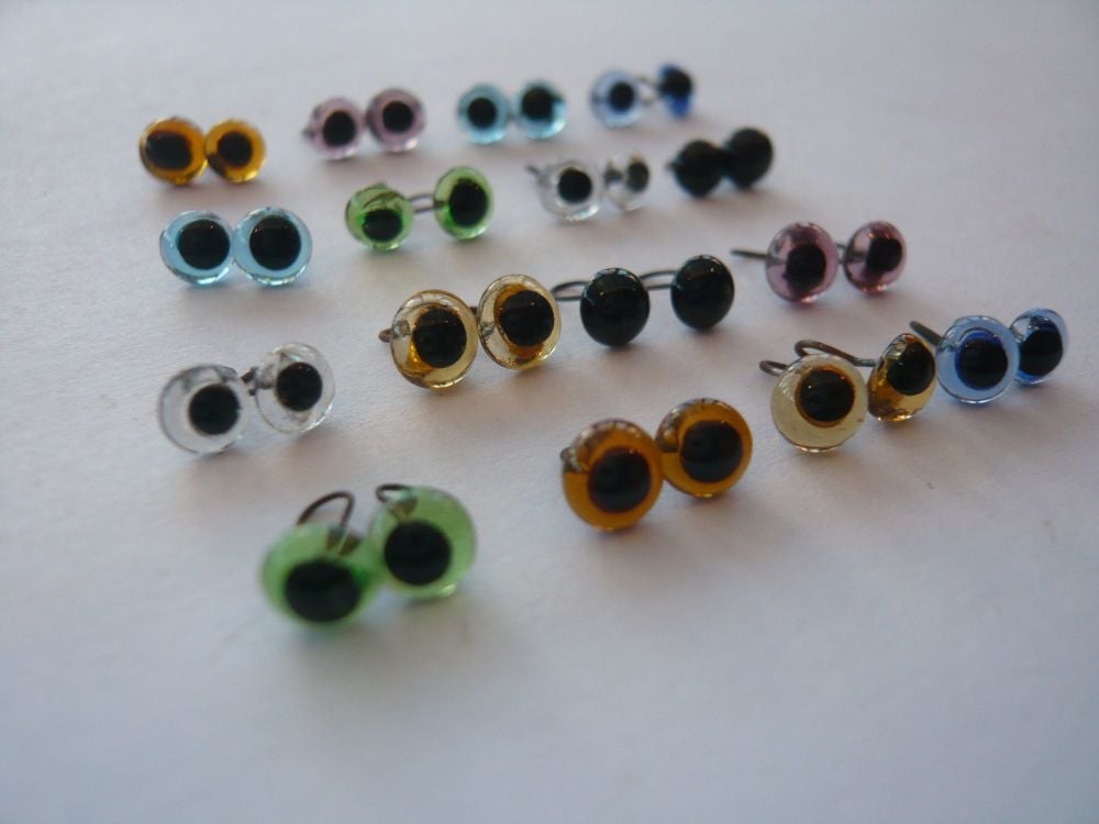 16 x Pairs of Glass Eyes (4mm) in 8 Different colours