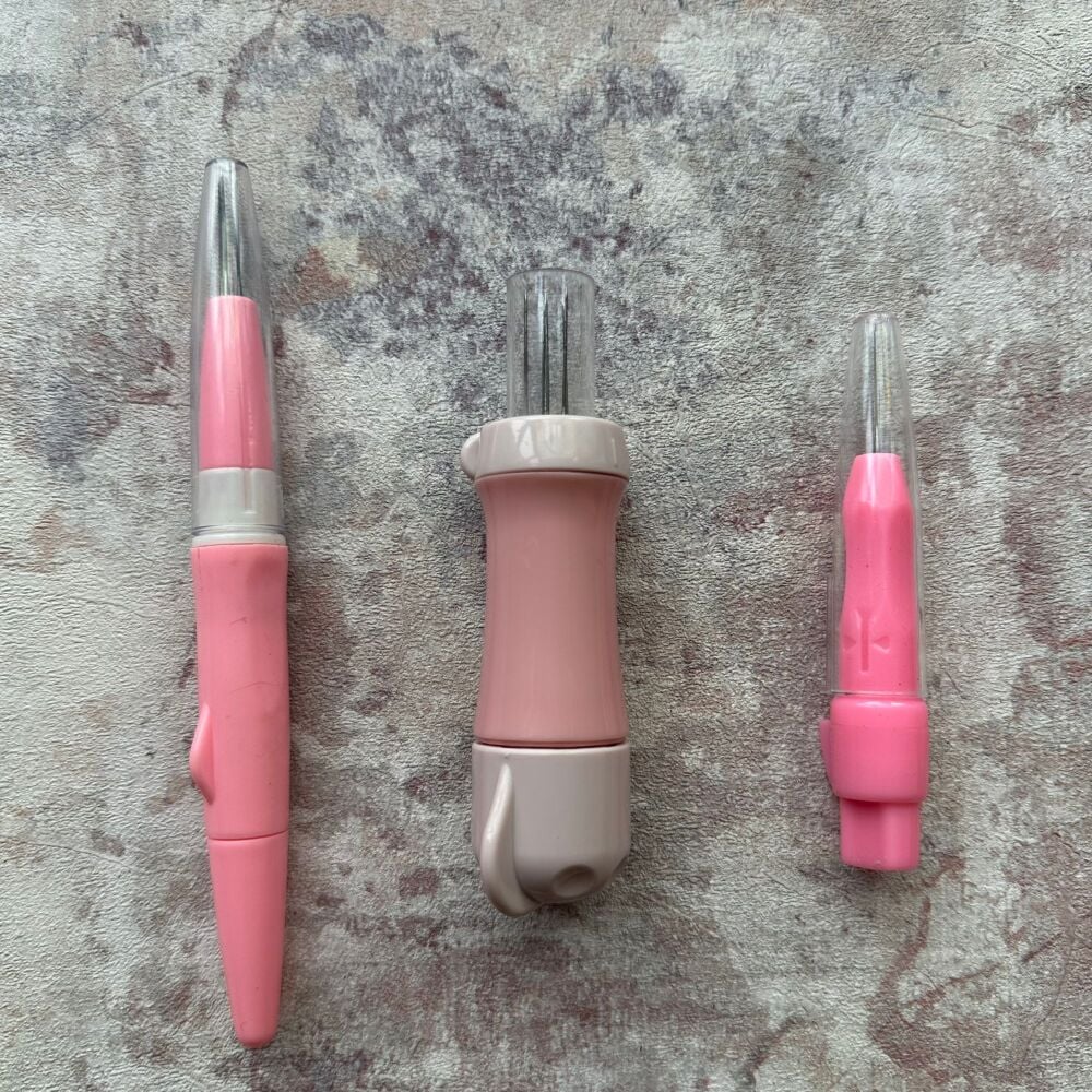 3 x  mixed plastic handles 1, 3 and 5 needle handle