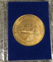 Kennedy Space centre Florida medal showing the space shuttle, Columbia April 12th 1981 Medallion 