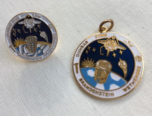 Shuttle To ISS NASA Pendant & Pin Badge Set Rare Collectable Collection