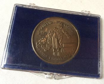 Very Rare Challenger Shuttle Crew Accident Commemorative Large Medallion Coin In Display Case