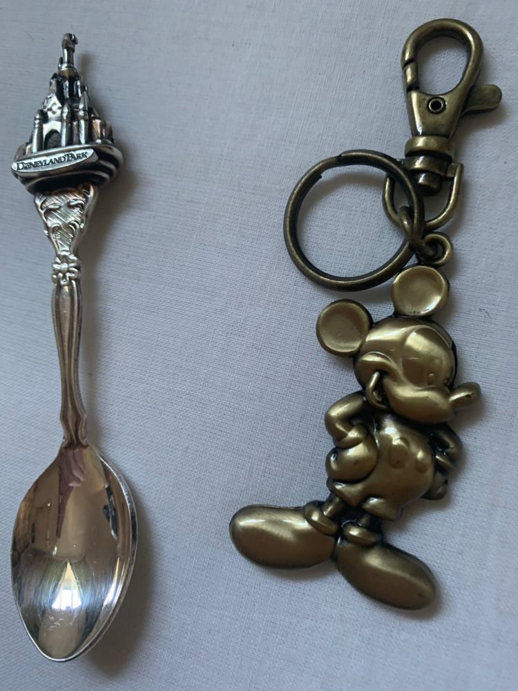 Walt Disney Keyring & Cassle Spoon Classic Disneyland Disneyworld Paris USA