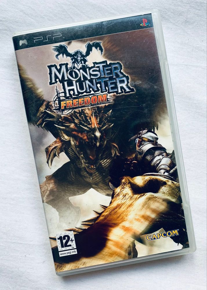 Monster Hunter Freedom Sony Playstation PSP Handheld UMD Game