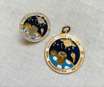 Shuttle To ISS NASA Pendant & Pin Badge Set Rare Collectable Collection