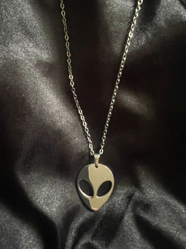 Stainless Steel Metal Alien UFO Area 51 Pendant Necklace Chain
