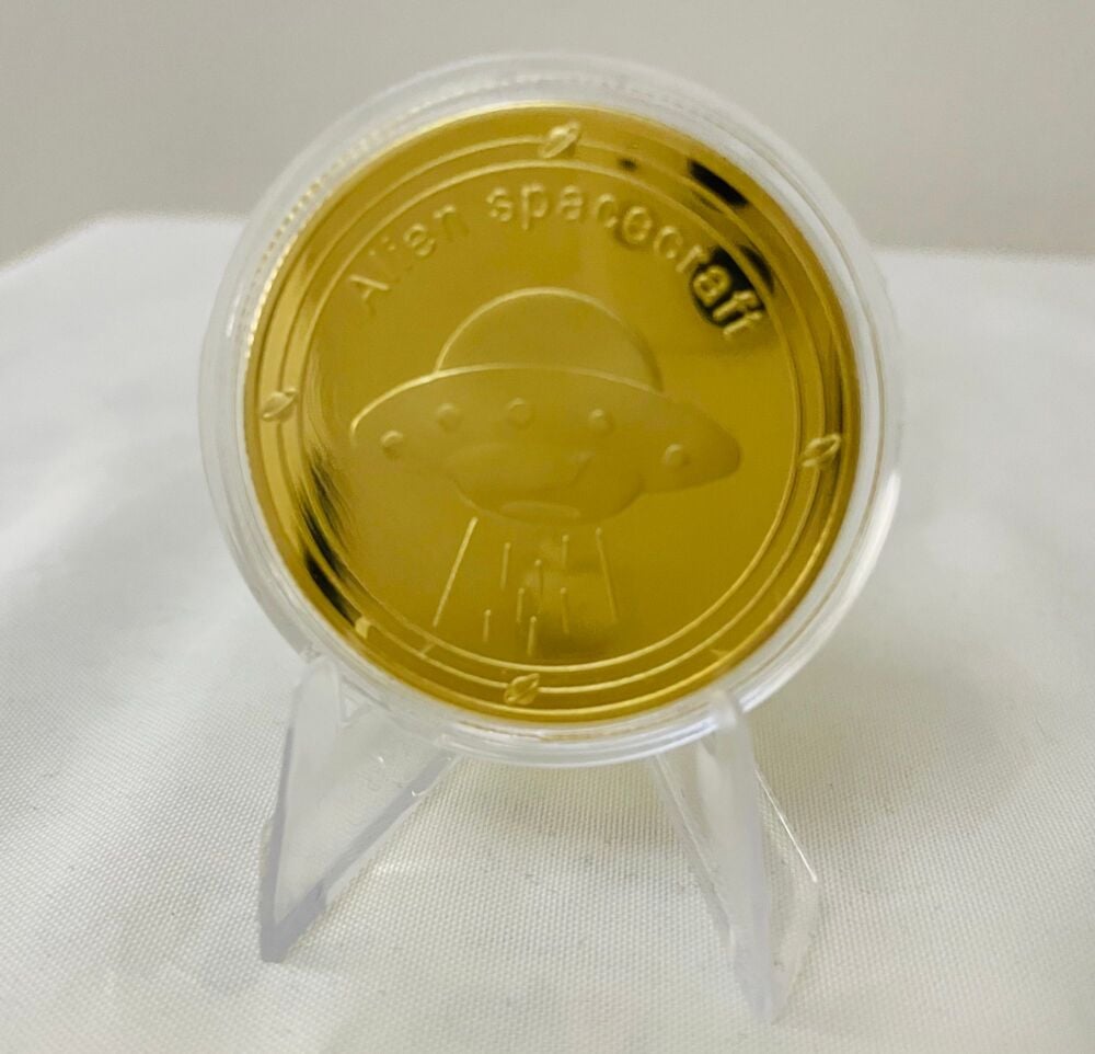 UFO Alien Area 51 Flying Saucer Spacecraft Gold Plated Coin Medallion