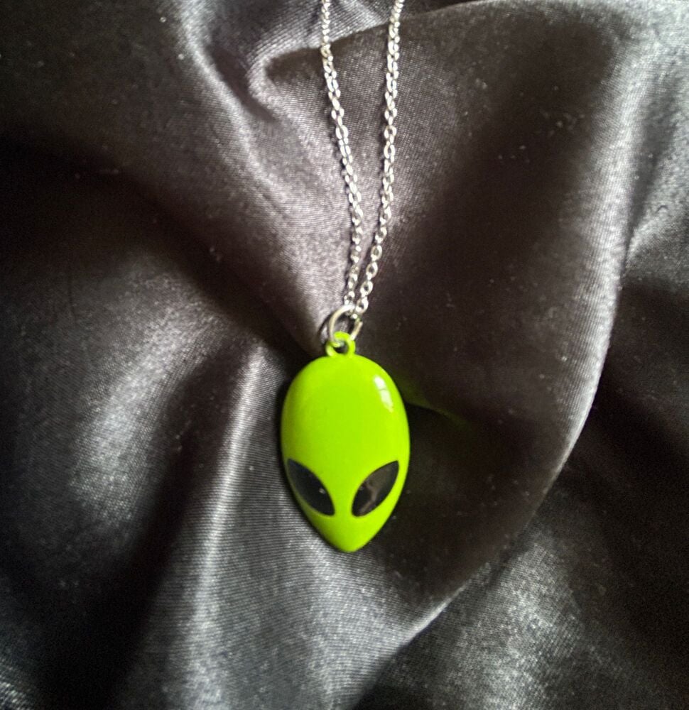 Alien UFO Area 51 Green Metal Steel Pandant Necklace