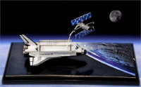 1/400 NASA Space Shuttle Discovery With Hubble Space Telescope In Show Case Display