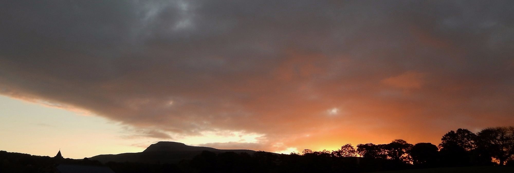 Sunrise over Thornbrook Barn CaravanSite