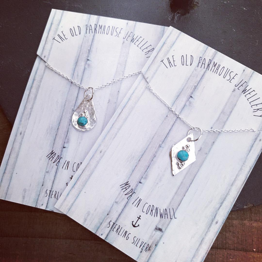 Teardrop or Triangle Stone Setting Necklace