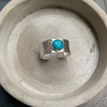 Wide Stone Setting Open Ring 