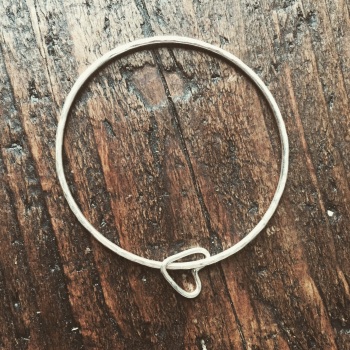 Online Christmas Market - Limited Stock - 2mm wire heart bangle
