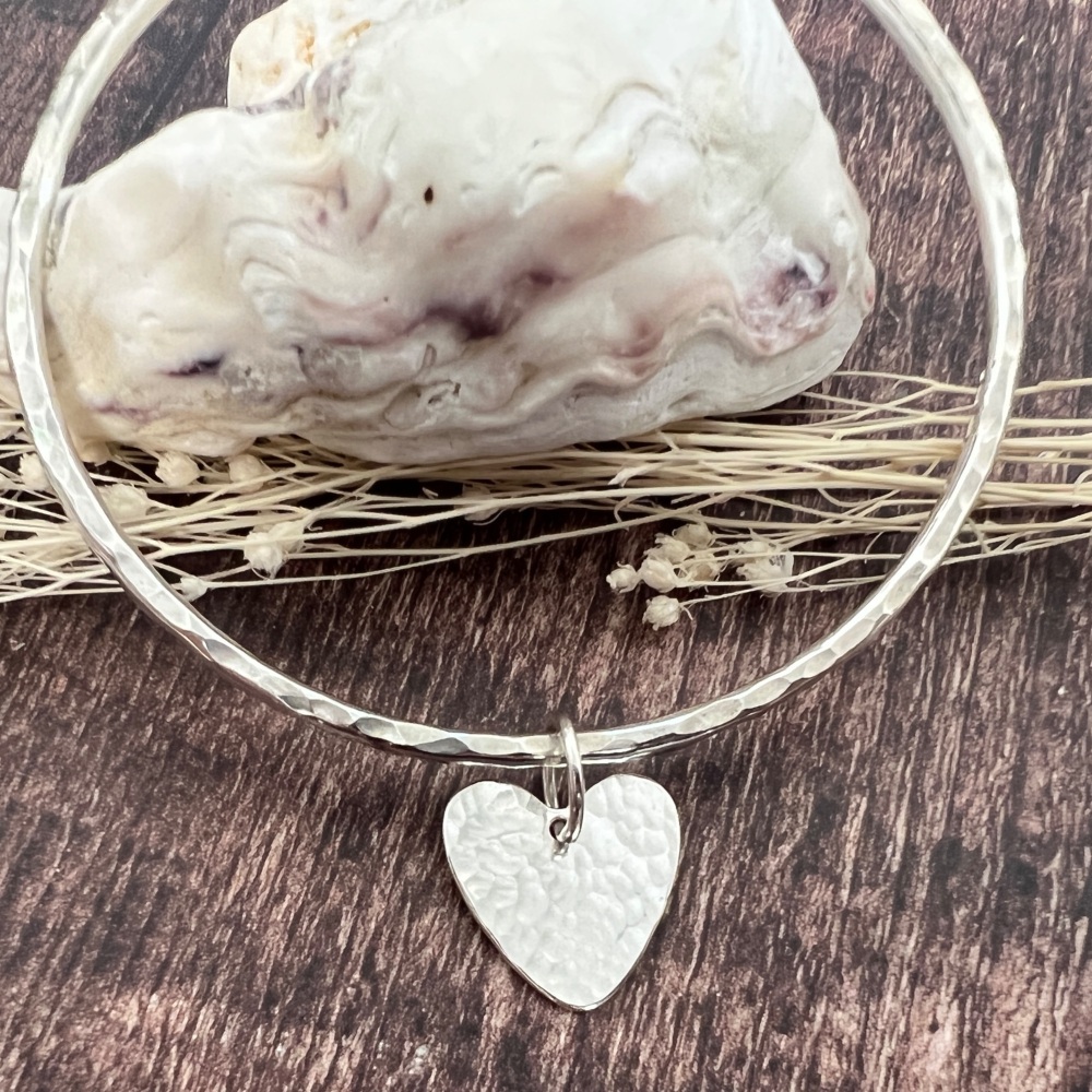 Online Christmas Market - Limited Stock - 2.5mm Heart Bangle