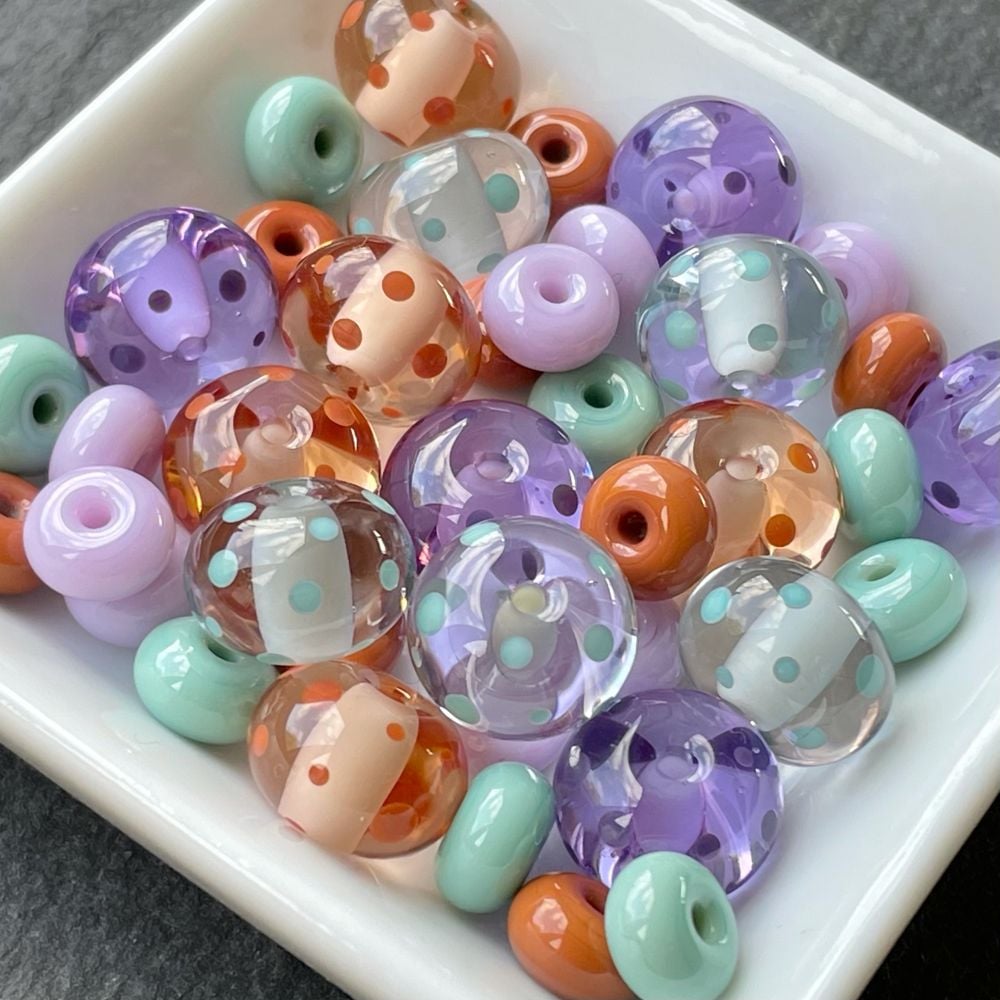 <!-- 002 -->Beads