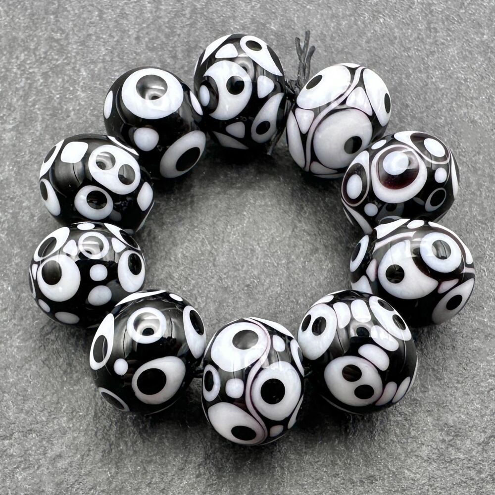 Black & White Strand 5