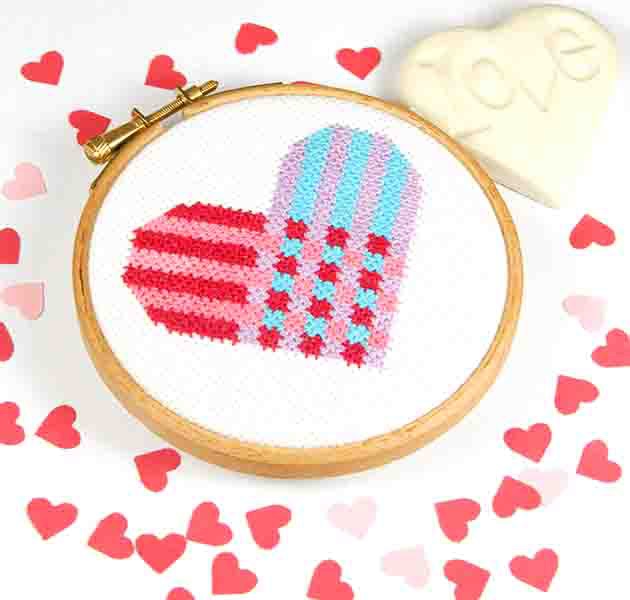 PDF - download - Heart weave - 7 rows - by Bird Says Tweet - Paintbox Colle