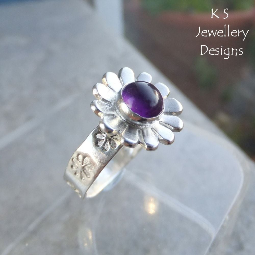 Amethyst Sterling Silver Daisy Ring (UK size N /US size 6.75)